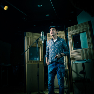 宁荣荣穿jK跳钢管舞
